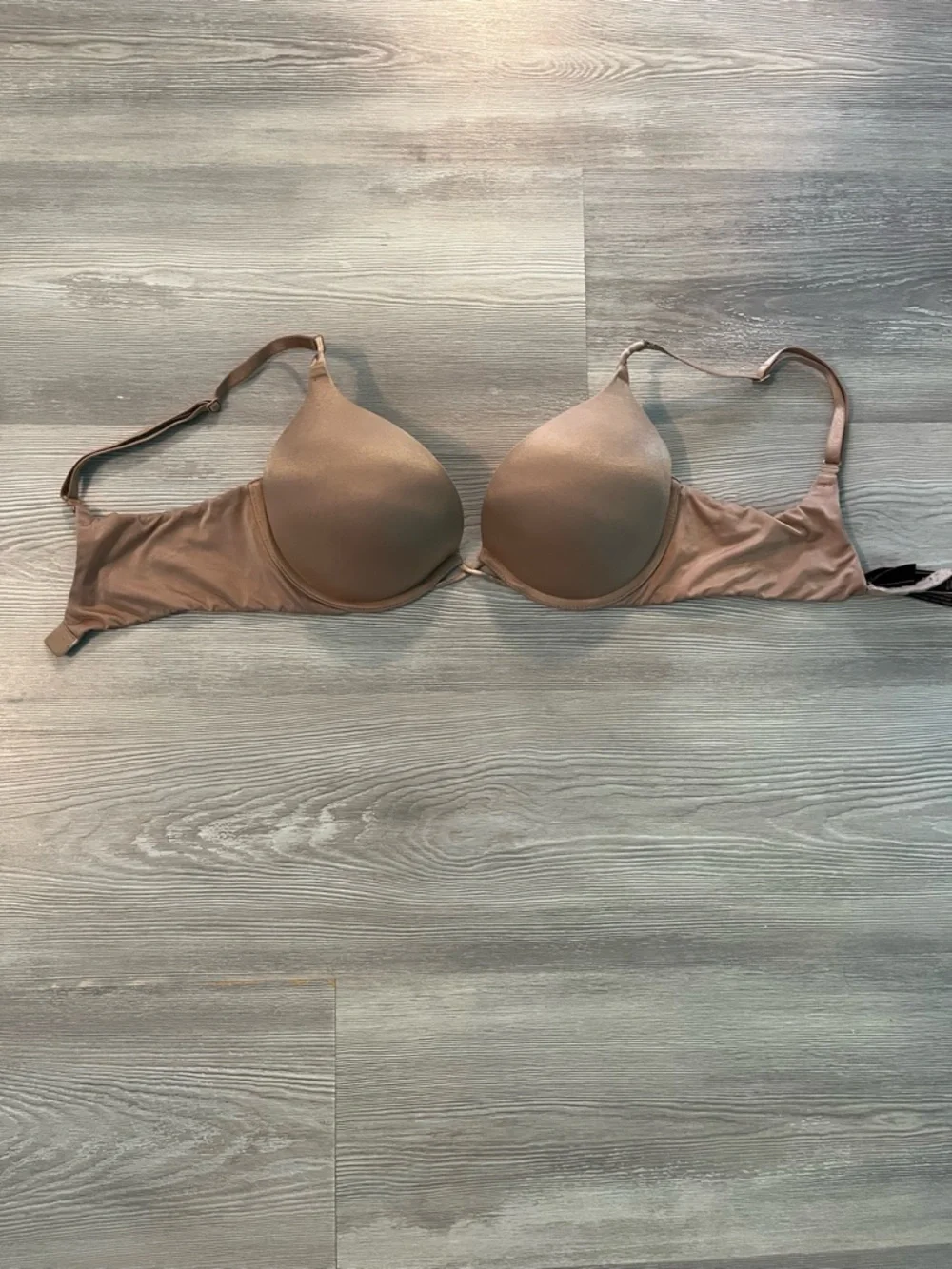 Victoria's Secret Bombshell Plunge Nude Bra size 34C - Picture 4 of 7